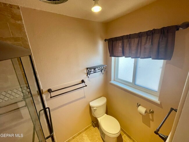 Building Photo - 9004 Lait Dr