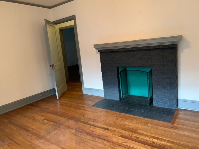 Building Photo - 3BR Normaltown Charmer