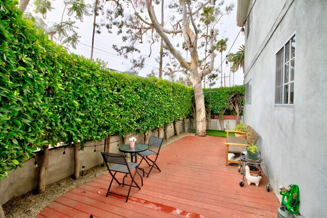 Building Photo - 631 Pacific St