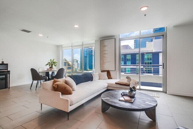 Primary Photo - Penthouse Living in Charming Little Italy