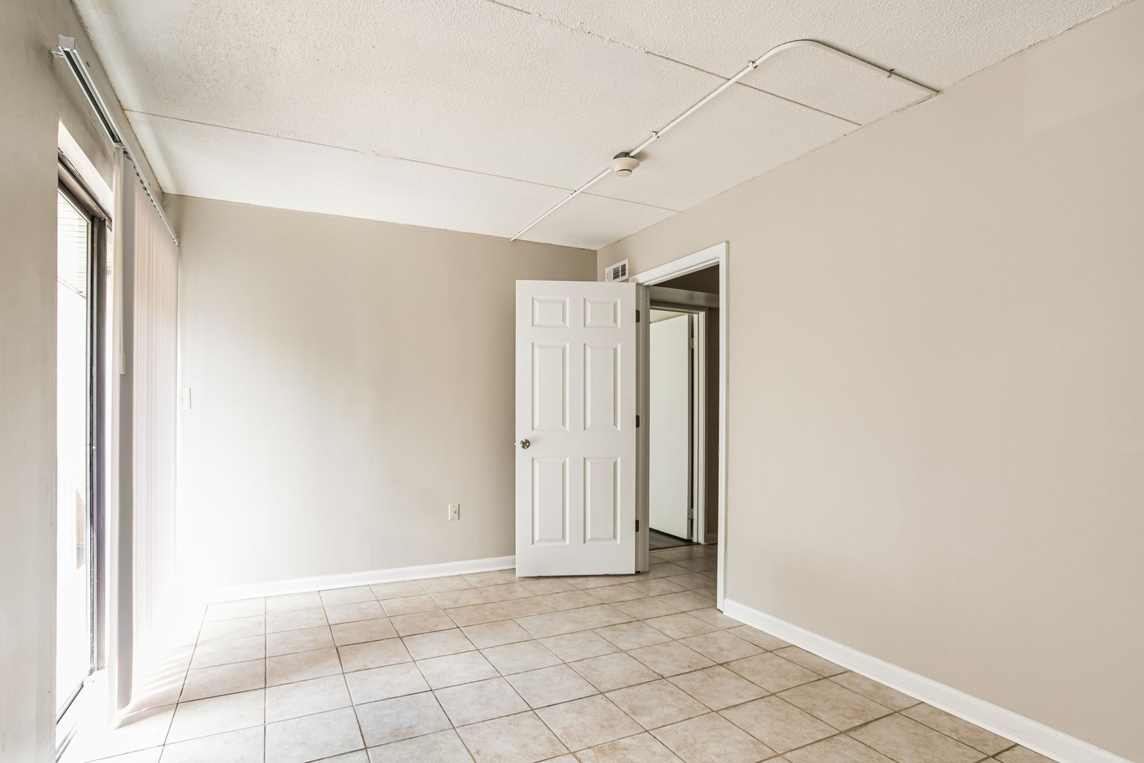 Building Photo - 915 S Seminole Dr
