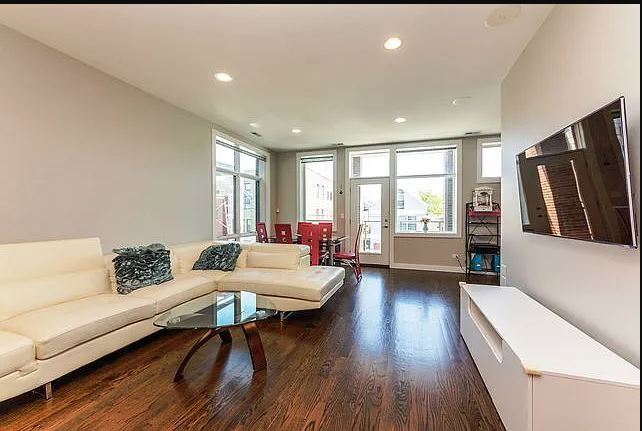 Building Photo - 2442 N Clybourn Ave