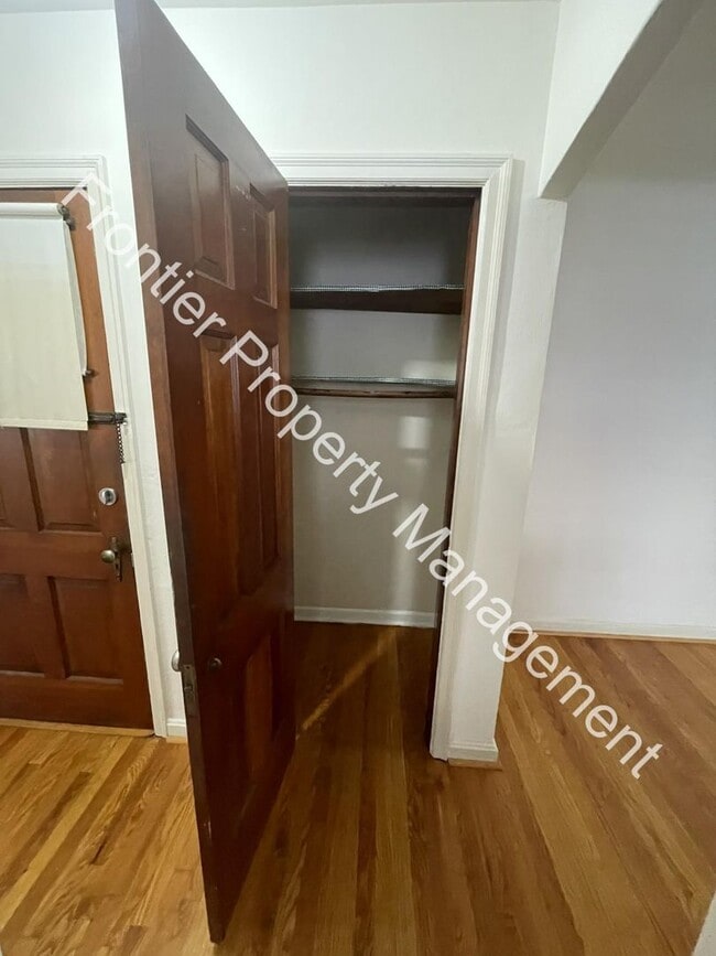 Building Photo - Charming one bedroom apartment