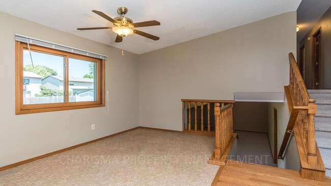 Building Photo - MULTI-LEVEL 3 BD, 2 BA HOUSE WITH FENCED IN YARD, DOUBLE ATTACHED GARAGE, SHED, MURPHY BED, 3 FAM...