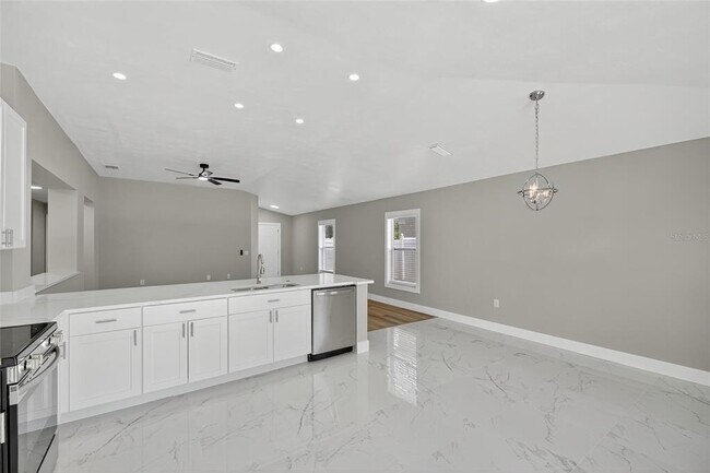 Building Photo - 10610 Boyette Creek Blvd