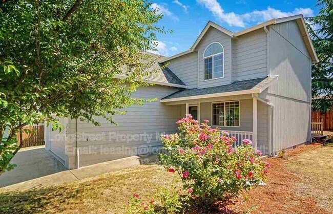 Building Photo - 332 NE Carmen Pl