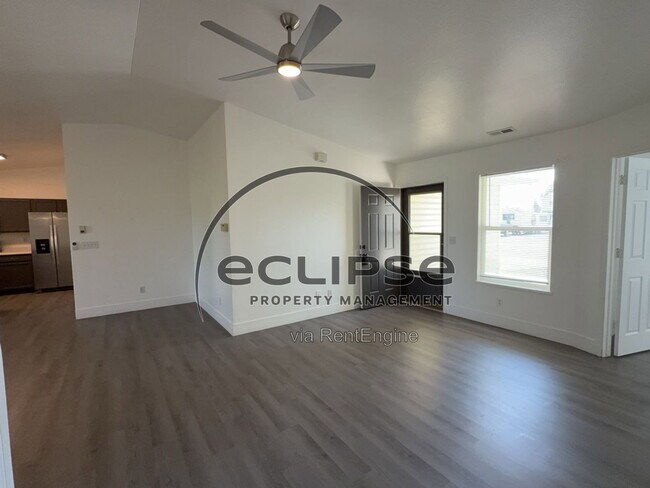 Building Photo - 560 Huntington Point Ln