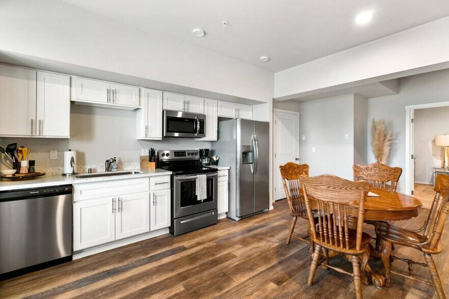 Building Photo - 624 E 32nd St