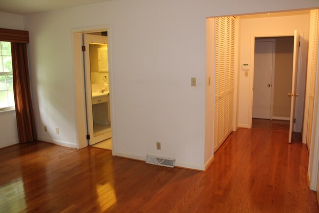 Building Photo - 103 Terrace Ct