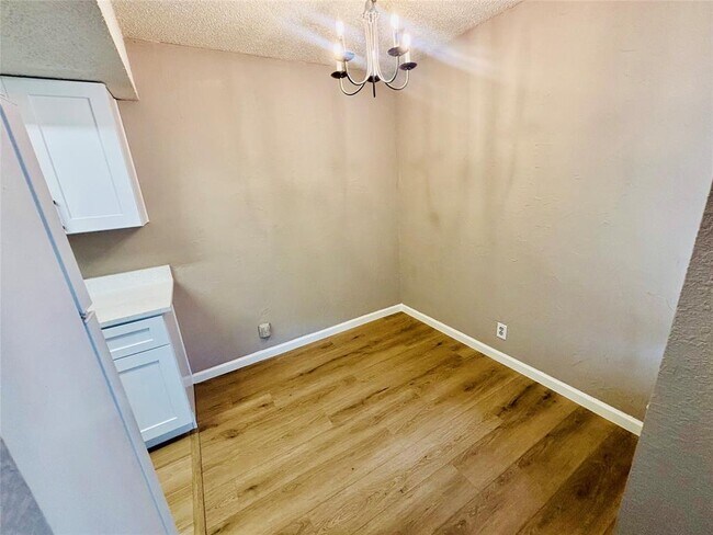 Building Photo - 2600 Penny Ln