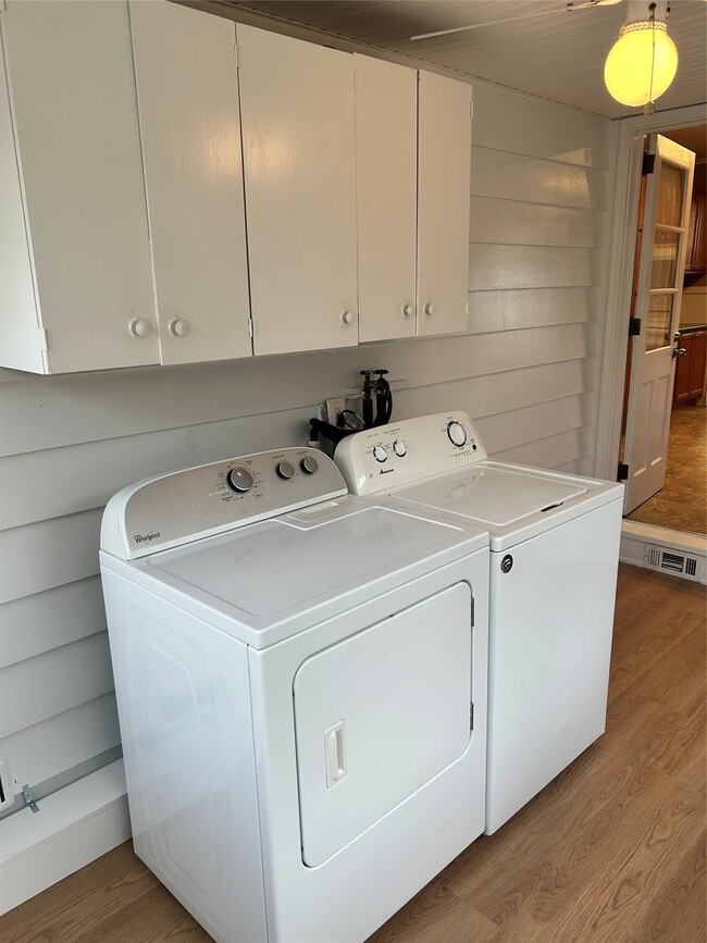 Building Photo - 74 Matthews St