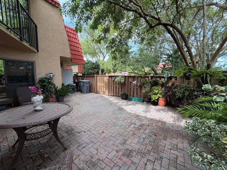 Building Photo - 8159 Severn Dr