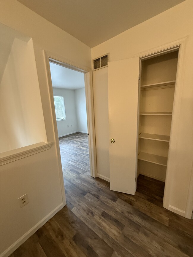 Building Photo - 345 Tamarack Dr