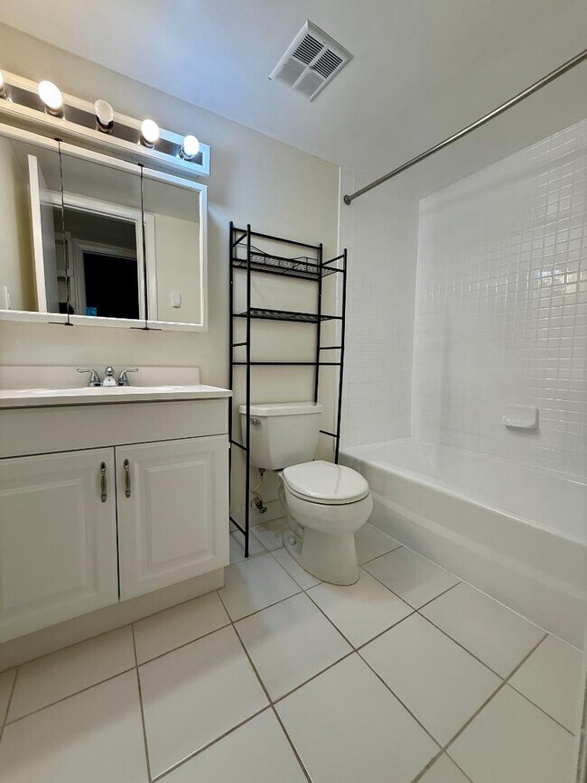 Building Photo - 775 N Village Dr