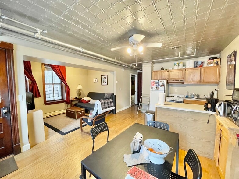 Building Photo - 2334 W Belden Ave