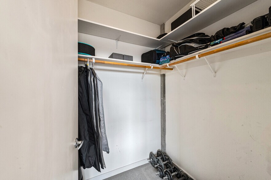 Building Photo - 288 3rd St