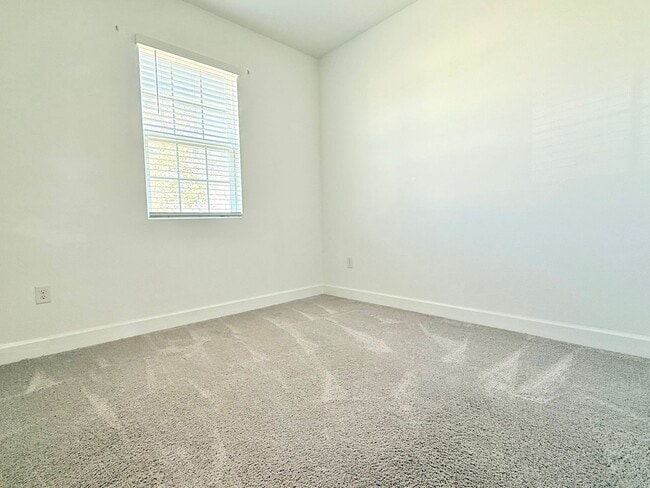 Building Photo - Lifestyle upgrade: Sleek 3Bedrooms/2Baths home in Leesburg’s Seasons at Hillside!