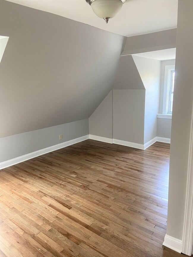 Building Photo - 5552 Avondale Pl
