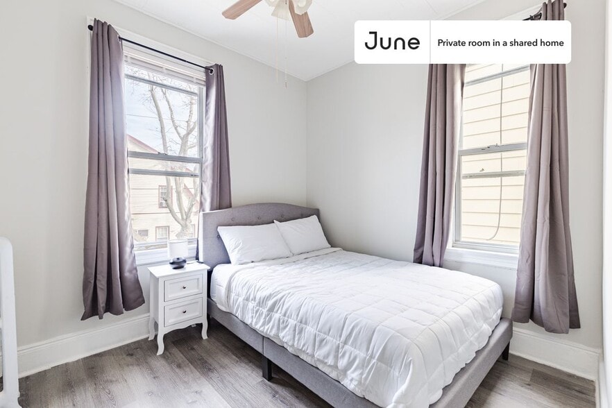 Primary Photo - Room in Shared 3 bed/1 bath home