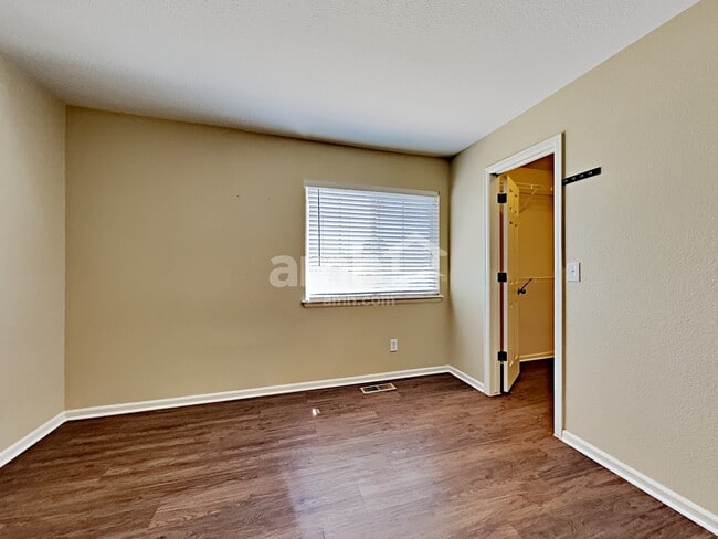 Building Photo - 4995 Fundy St