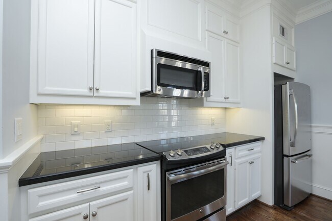 Building Photo - 2802 Morrison St