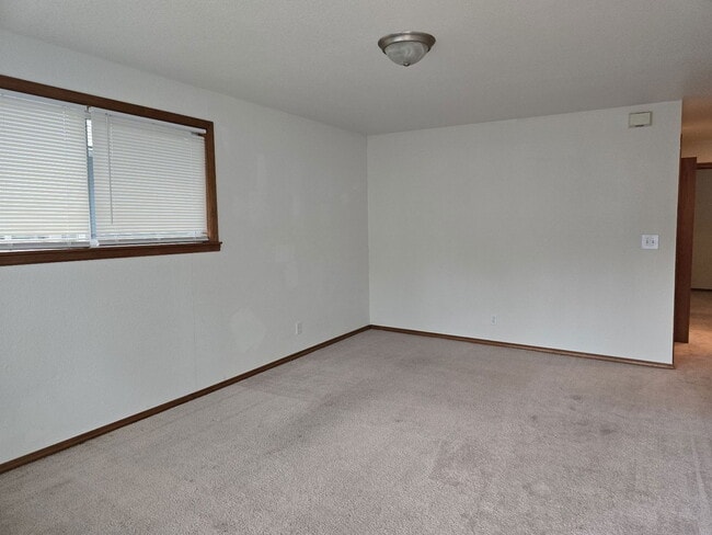 Building Photo - 1214 SE Overlook Ave