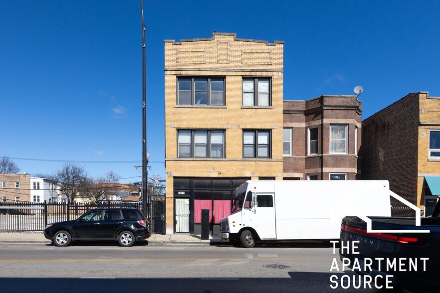 Building Photo - 4810 W Armitage Ave