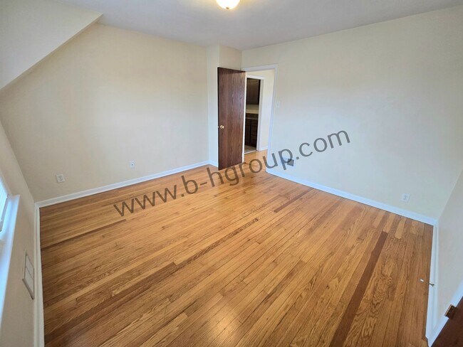 Building Photo - 609 45th St