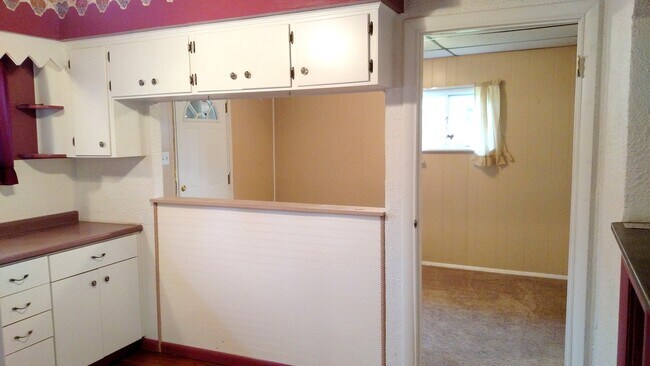 Building Photo - Two Bedroom House in Jefferson Hills With Central Air And Detached One Car Garage - Fenced In Yard