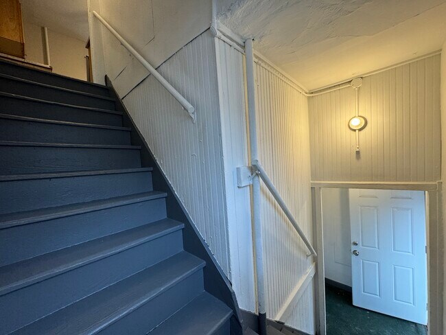 Building Photo - 1865 Fisher St