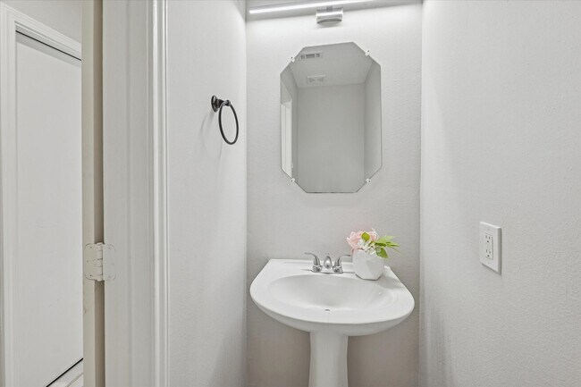 Building Photo - 11306 Avon Pl