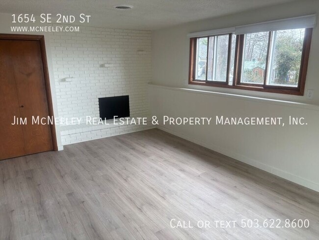 Building Photo - 1654 SE 2nd St