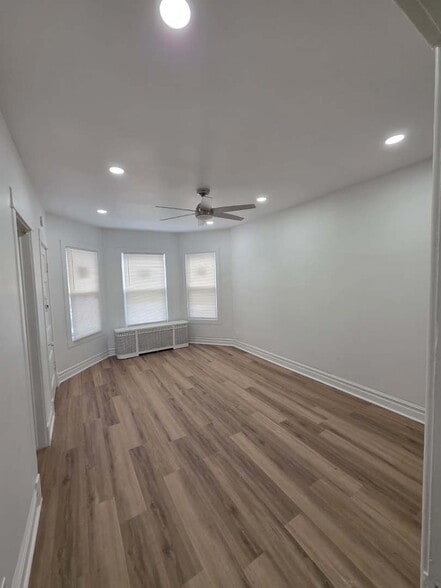Primary Photo - 3745 W Diversey Ave