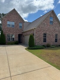 Building Photo - Student Friendly - Move-In Today!!