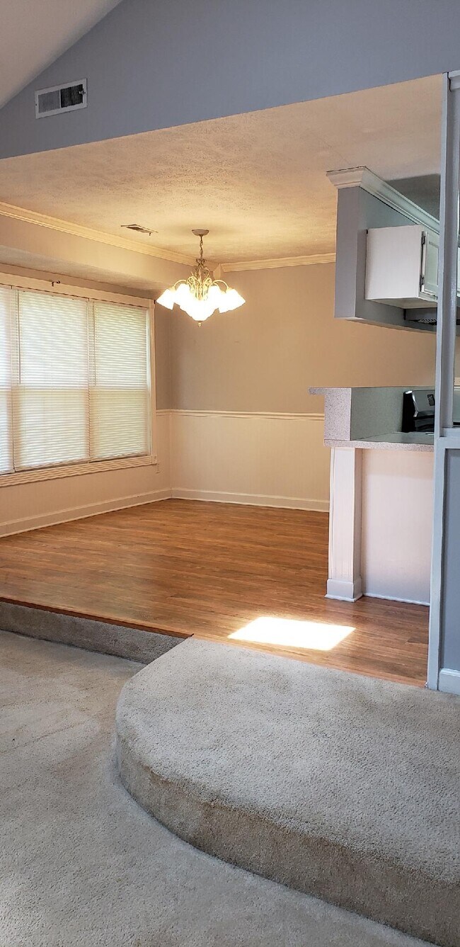 Building Photo - 8734 Lantern Lite Pkwy