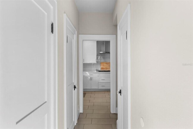 Building Photo - 2943 W Bayshore Ct
