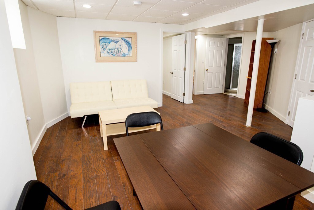 Building Photo - 7 Sunset St