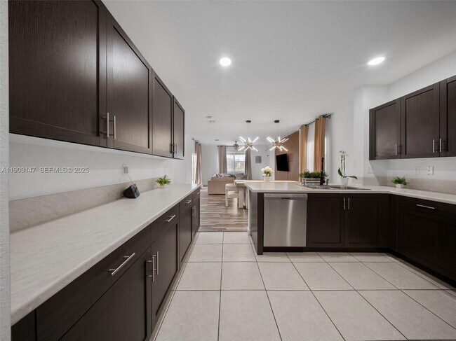 Building Photo - 1411 SE 26th Rd