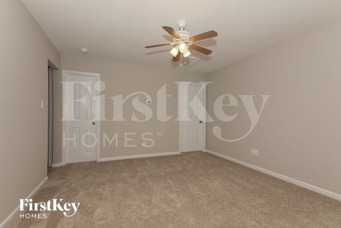 Building Photo - 321 Holton Dr
