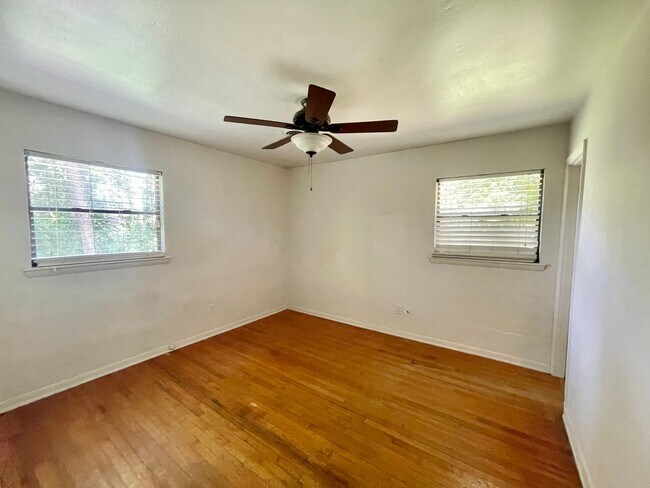 Building Photo - Huge Fenced Yard & All Hard Flooring