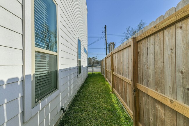 Building Photo - 308 Queen Sude Ln