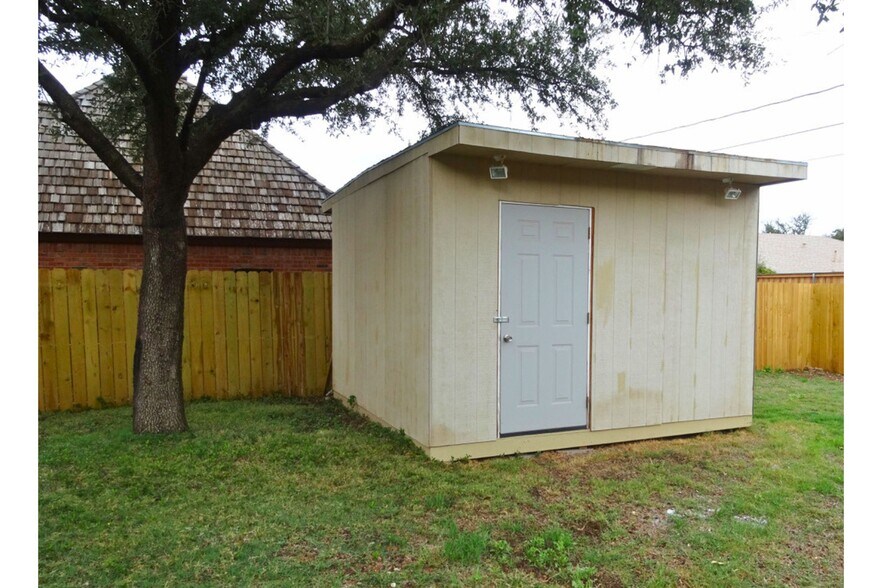 Building Photo - 4406 Parkhurst Dr