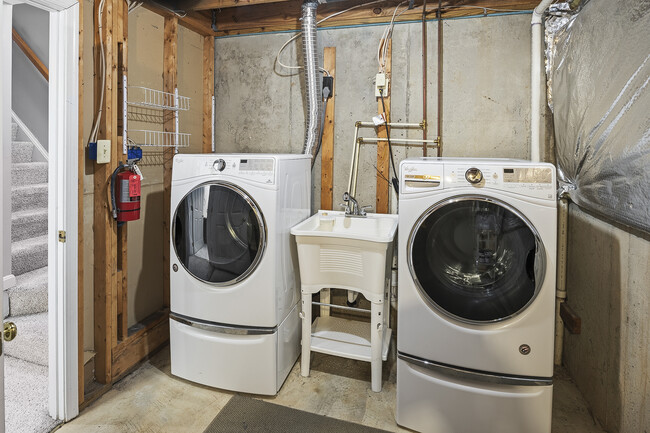 Building Photo - 1 Lanhill Ct