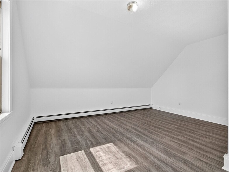 Building Photo - 425 Medford St