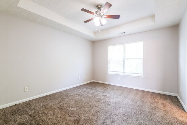 Building Photo - 430 Summer Hill Cir