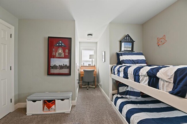 Building Photo - 401 Clear Creek View