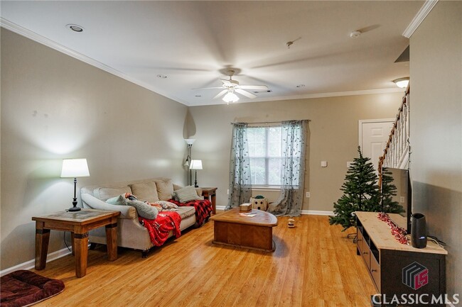 Building Photo - 205 Woodstone Dr
