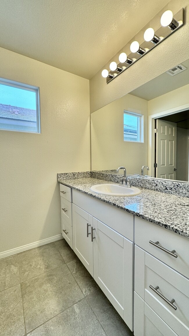 Building Photo - 9227 S Park St