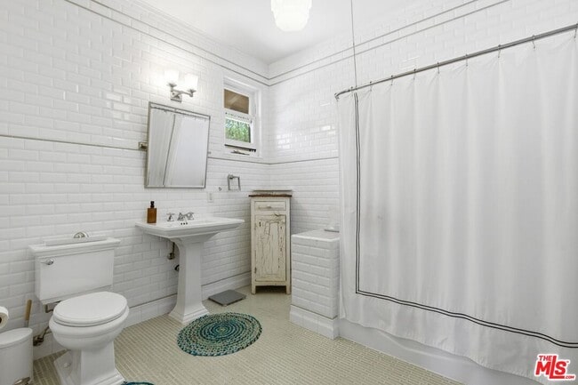 Building Photo - 2624 Van Buren Pl