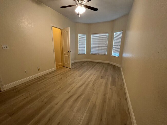 Building Photo - Beautiful Home for rent in Visalia, Ca